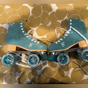 Roller Derby Elite Driftr Skates Candy Girl size 4 Like New with cute case!